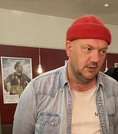September 2022. Charly Hübner zur MITTAGSSTUNDE.