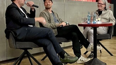 2026-23.8. Premiere SPAZIERGANG NACH SYRAKUS mit Regisseur Lars Jessen und Hauptdarsteller Charly Hübner