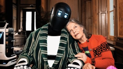 Frau Winkler verlässt das Haus
